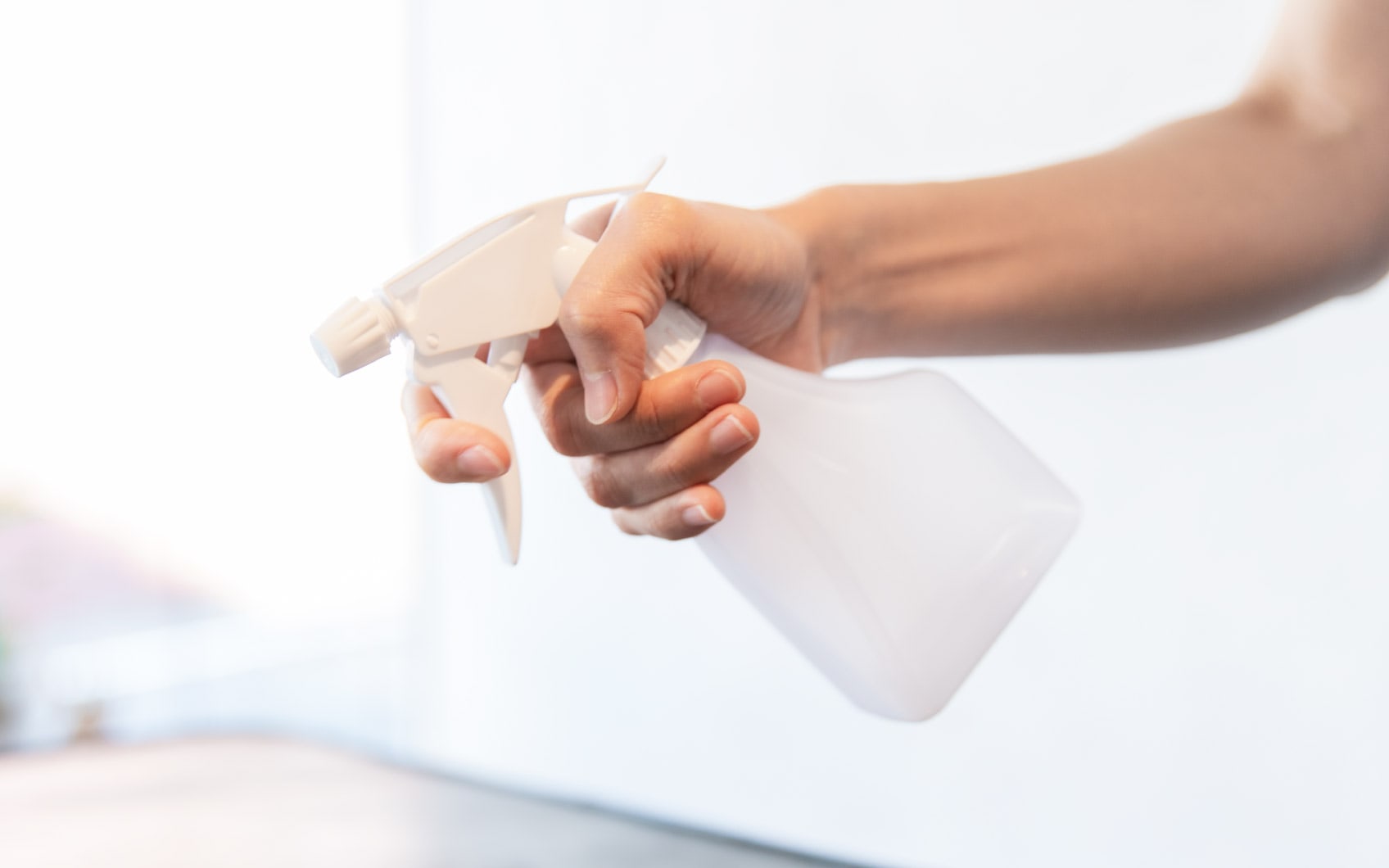 スプレーで除菌・消臭のイメージ写真